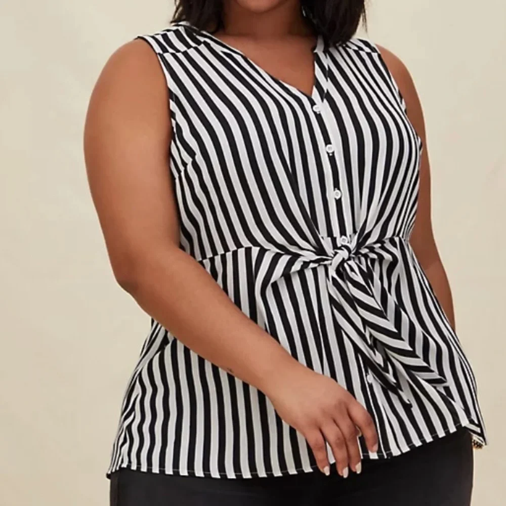 ❌SOLD❌TORRID PEPLUM GEORGETTE BUTTON-FRONT TIE-FRONT BLOUSE - Picture 1 of 9